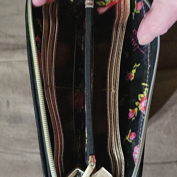 BETSEY JOHNSON Designer Quilted Heart Design‎ Wallet With Fringe Tassel Black - Picture 3 of 6